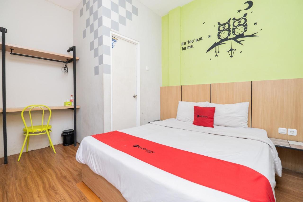 Reddoorz @ Darmo Surabaya Ξενοδοχείο Εξωτερικό φωτογραφία